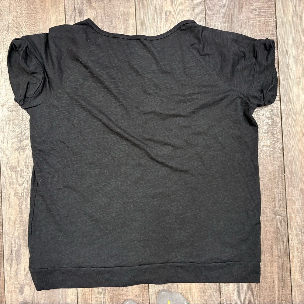 Women's Black Short-Sleeve Crewneck Tee - Picture 3 of 3